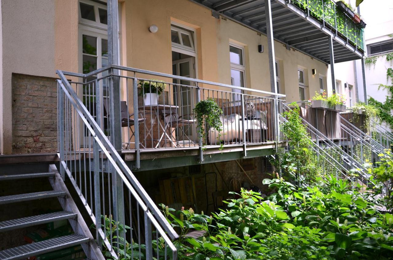 Central Vienna Apartment With Garden View ภายนอก รูปภาพ